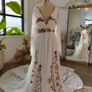 Autumn 2.0 — Elegant Floral Applique Wedding Dress