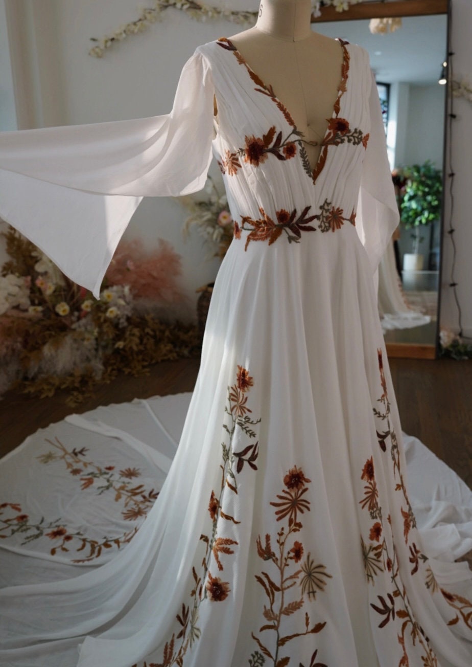Autumn 2.0 — Elegant Floral Applique Wedding Dress - Image 3